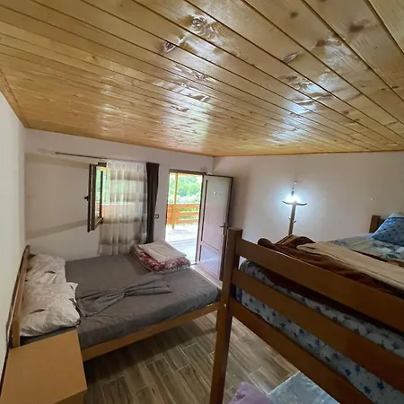 Kakia בית הארחה *